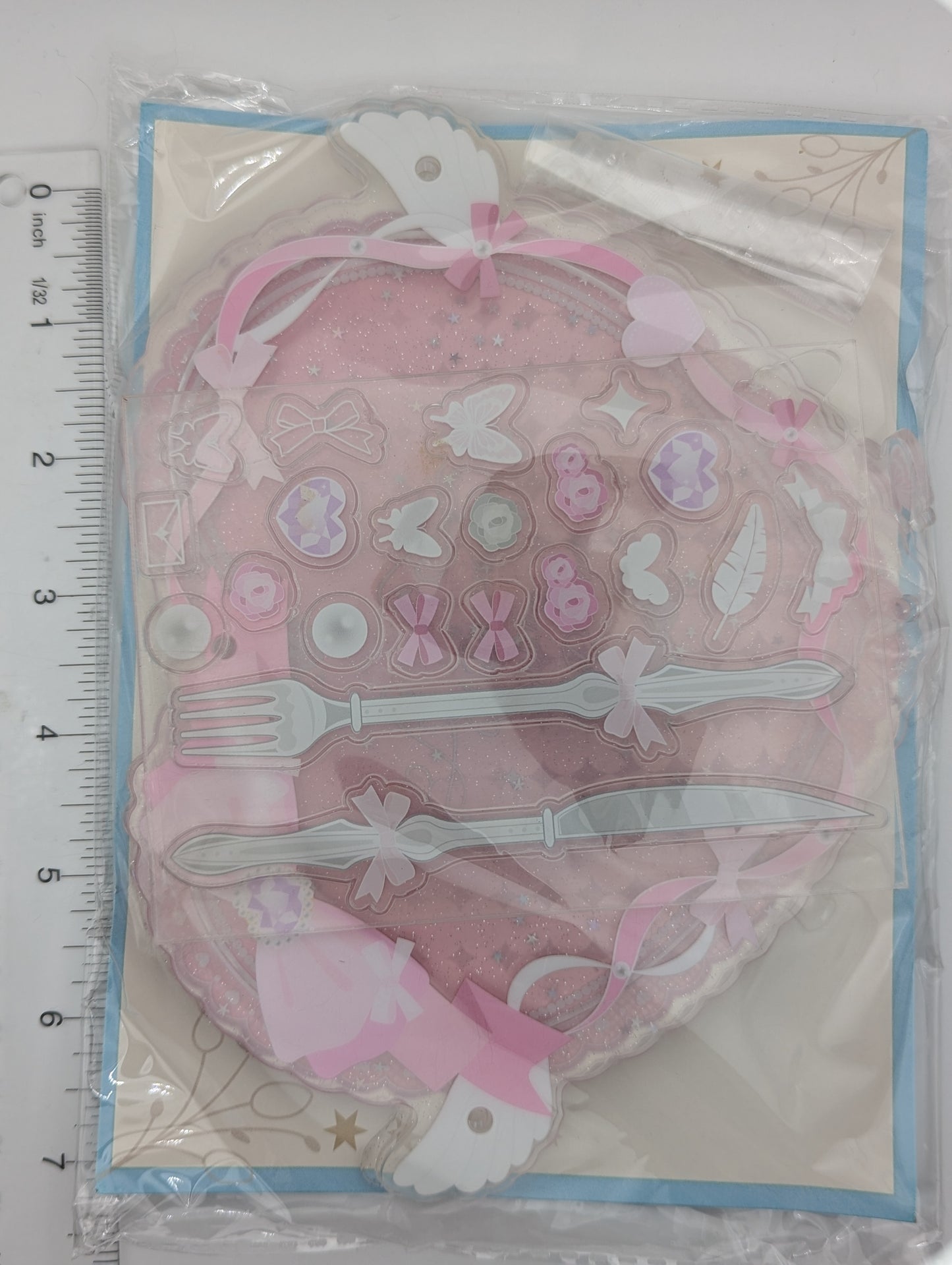 Pink Acrylic Heart Display with Shaker Charms (14.5x10.4CM)