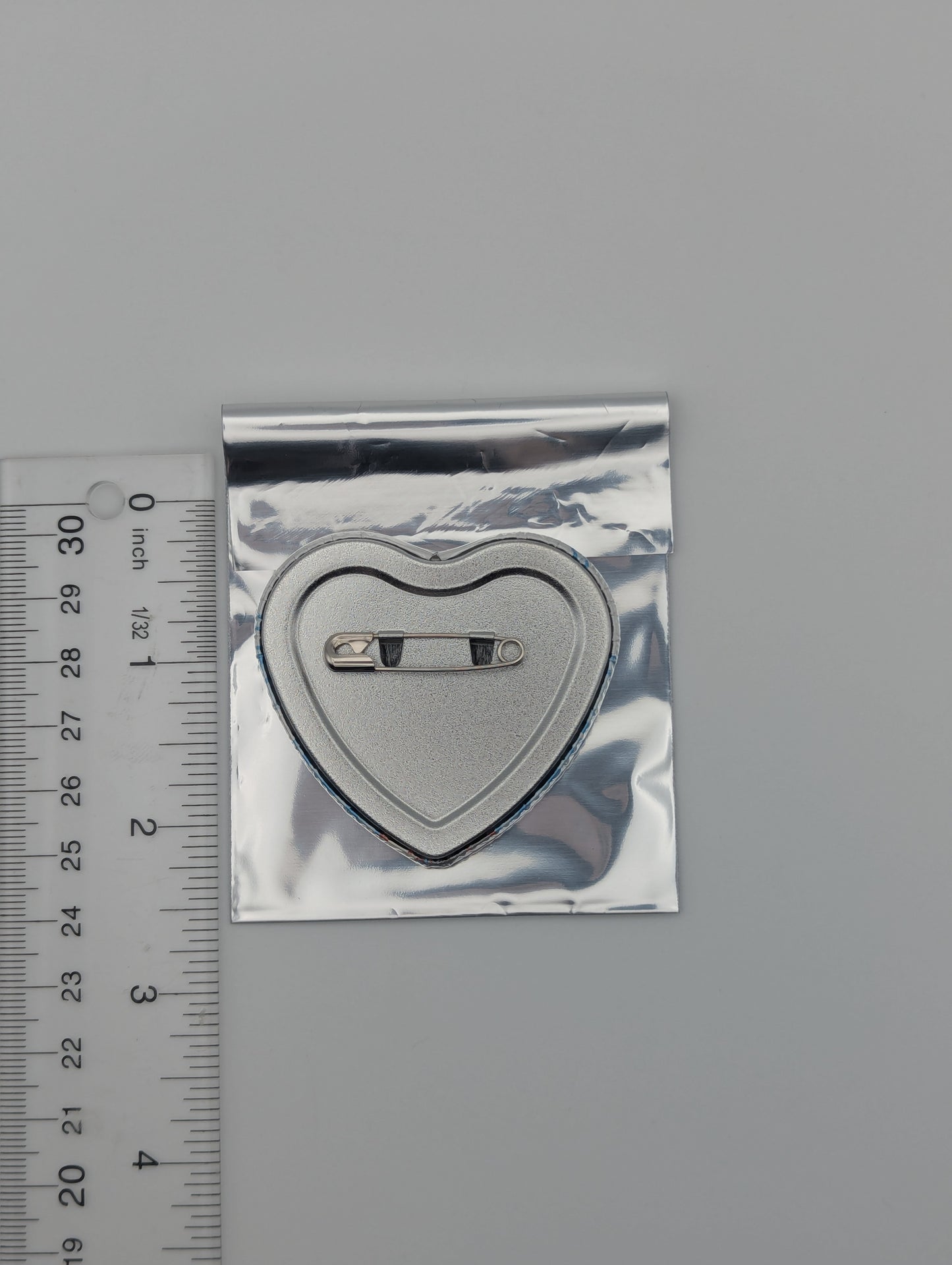 Yakyuuken Lover The Vampire Dies in No Time Heart Can Badge