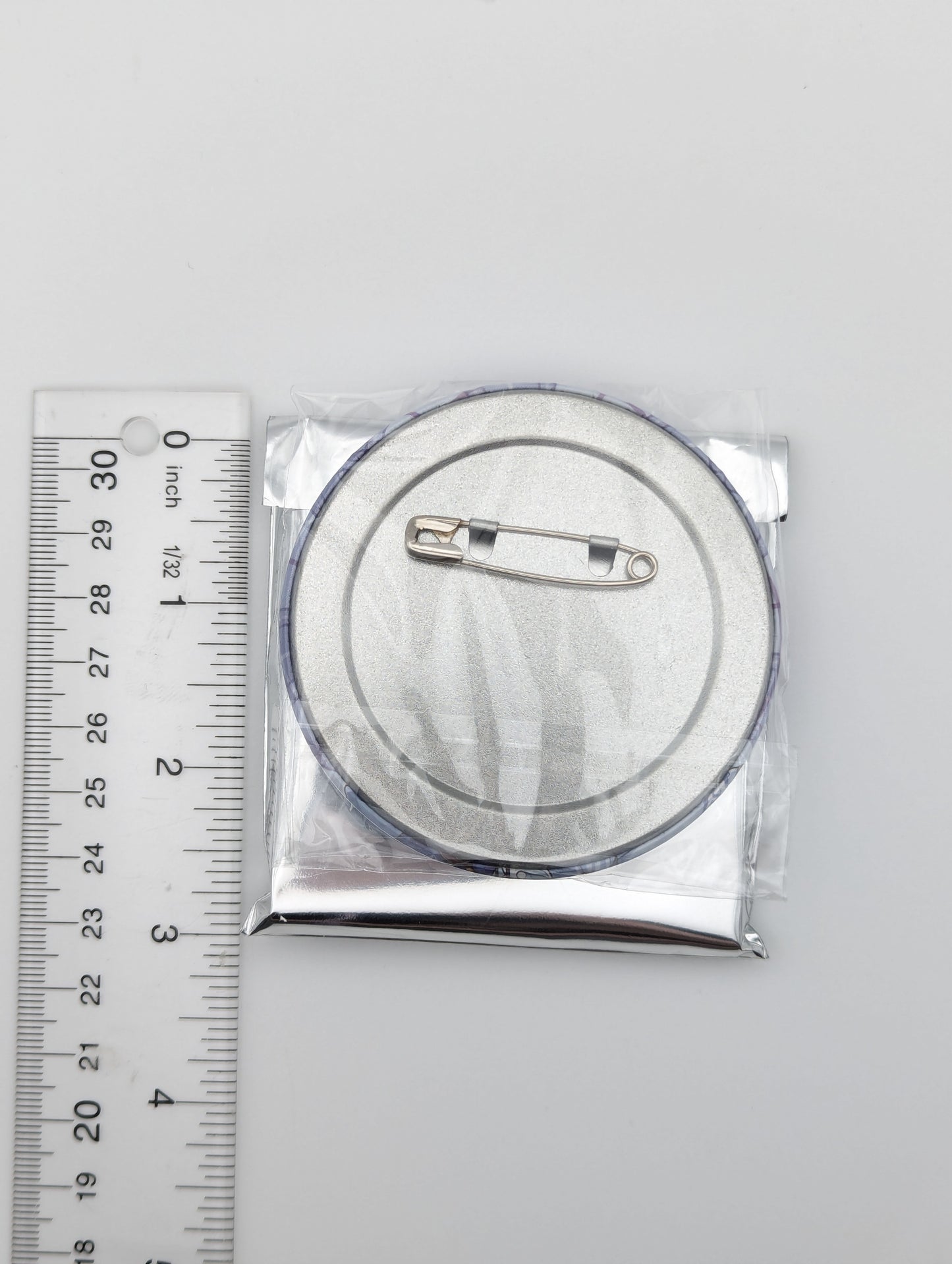 Uki Violeta Nijisanji x IPSTAR Can Badge