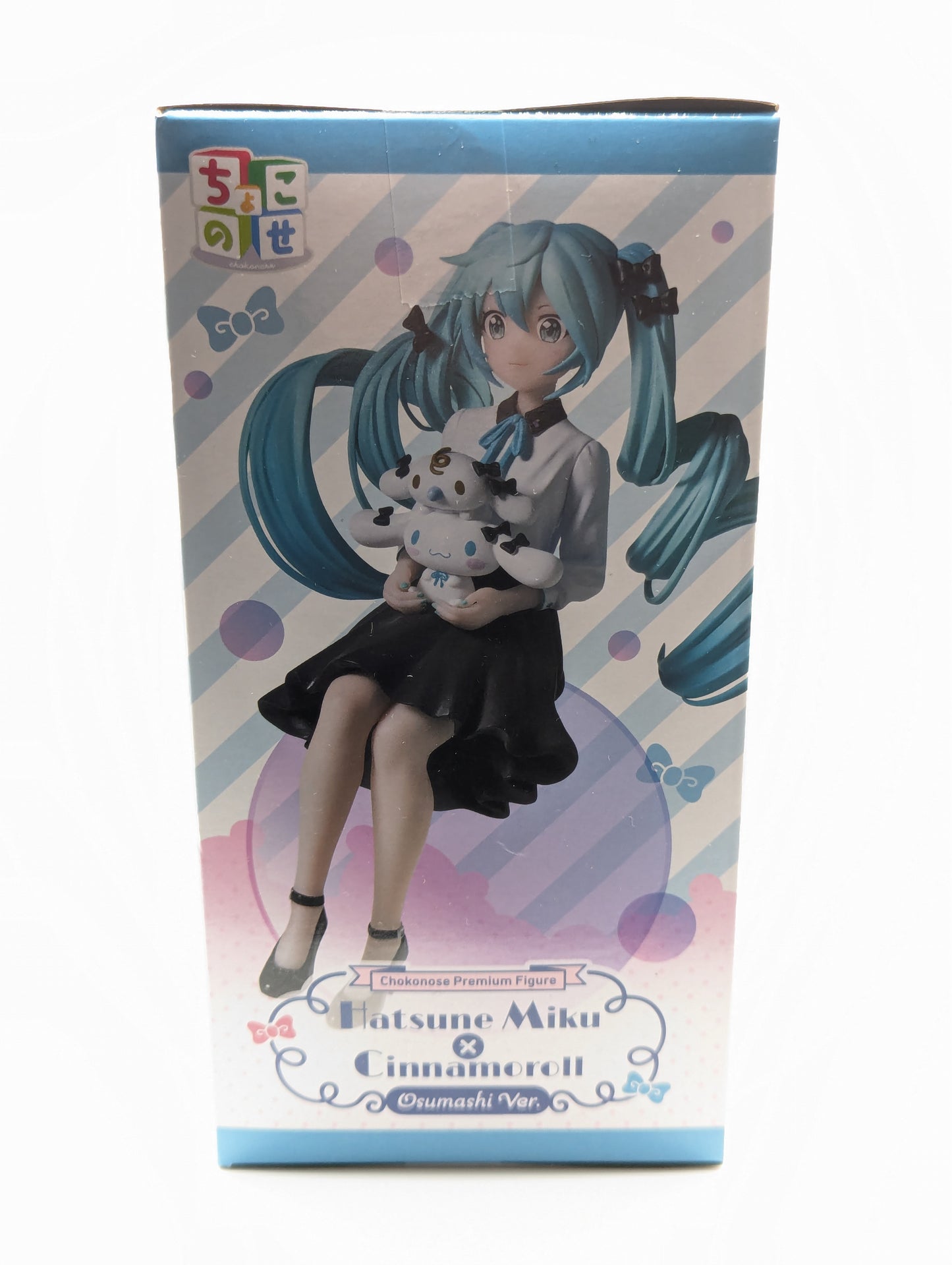 Hatsune Miku x Cinnamoroll Chokonose Premium Osumashi Ver. Figure