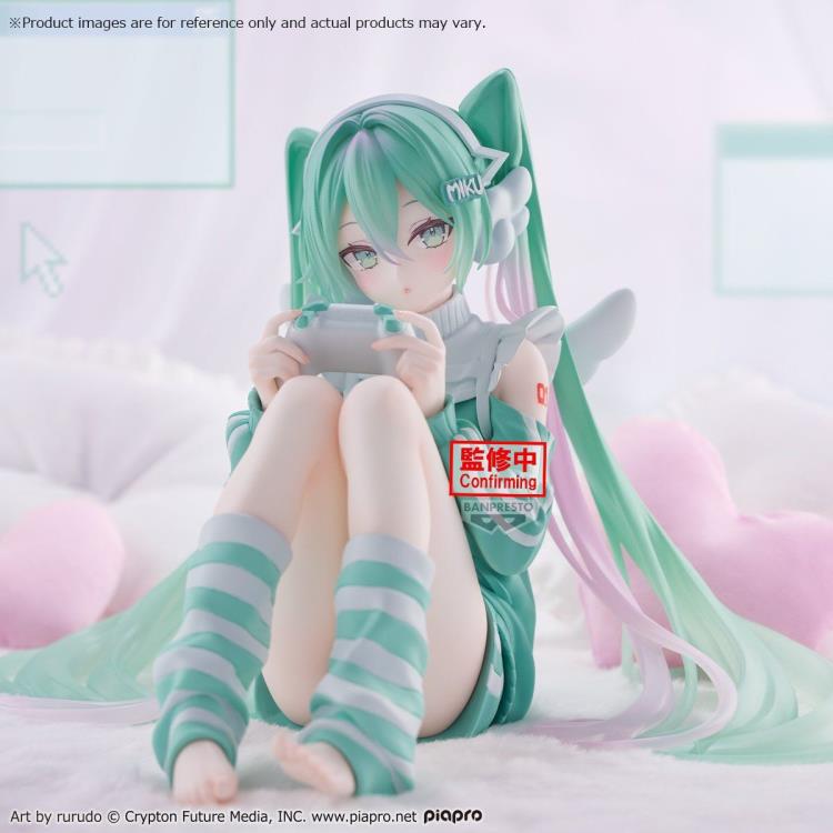 [FIGURE PREORDER] Hatsune Miku Vocaloid Holiday Memories Figure