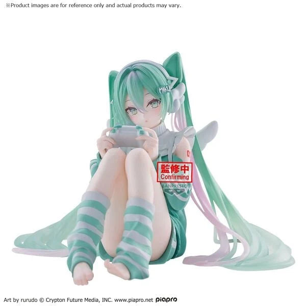 [FIGURE PREORDER] Hatsune Miku Vocaloid Holiday Memories Figure