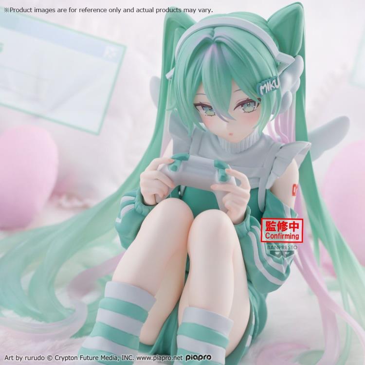 [FIGURE PREORDER] Hatsune Miku Vocaloid Holiday Memories Figure