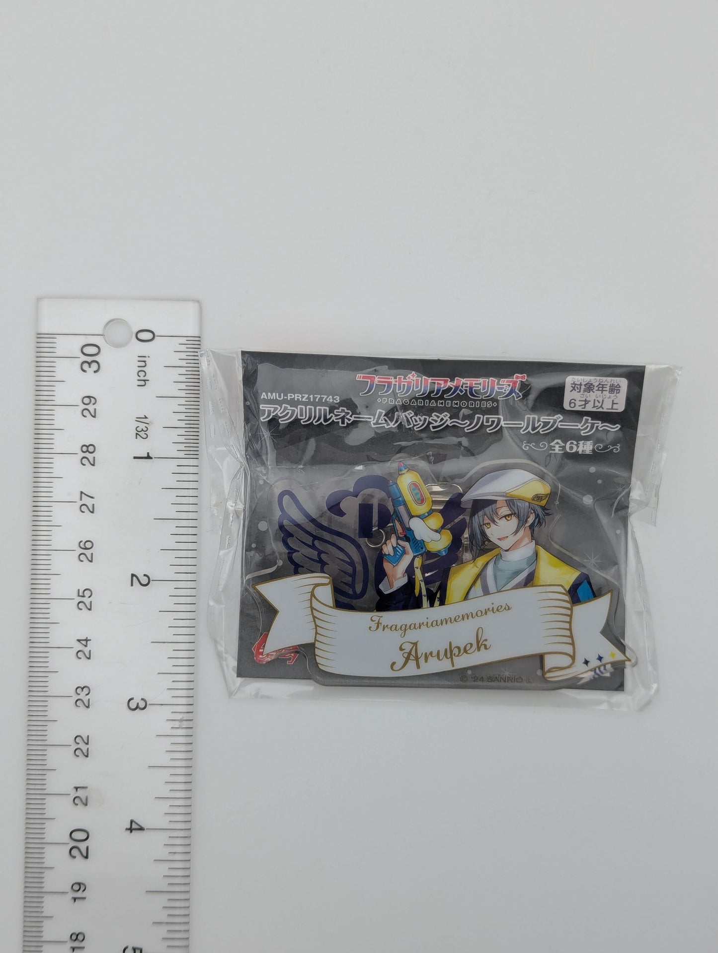 Arupek Fragaria Memories Character Acrylic Badge