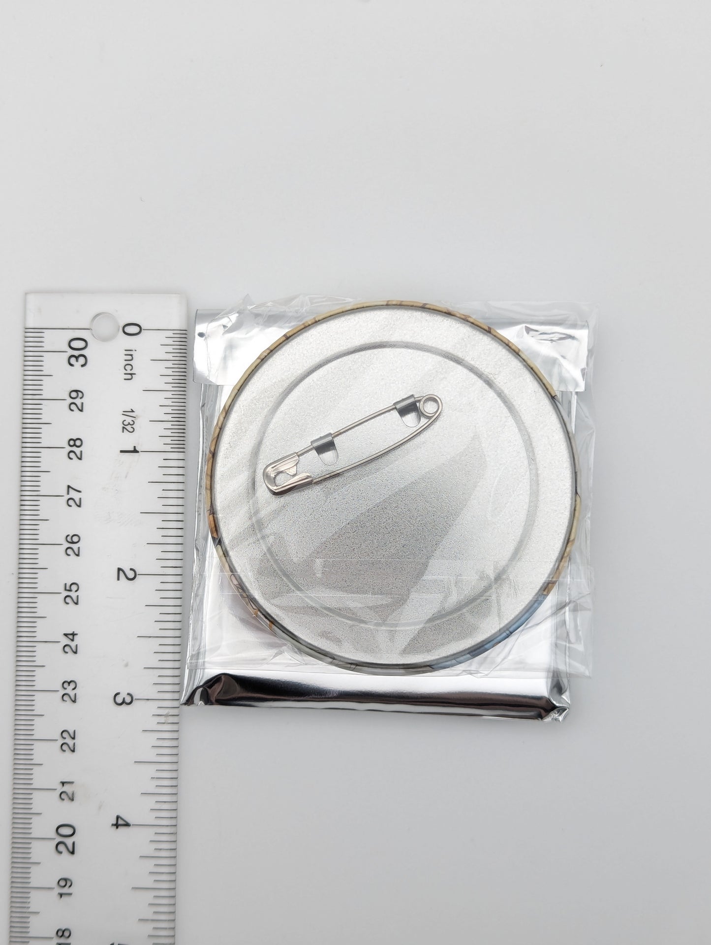 Luca Kaneshiro Nijisanji x IPSTAR Can Badge