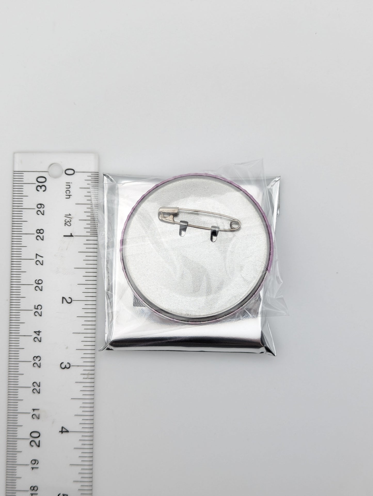 Uki Violeta Nijisanji x IPSTAR Can Badge