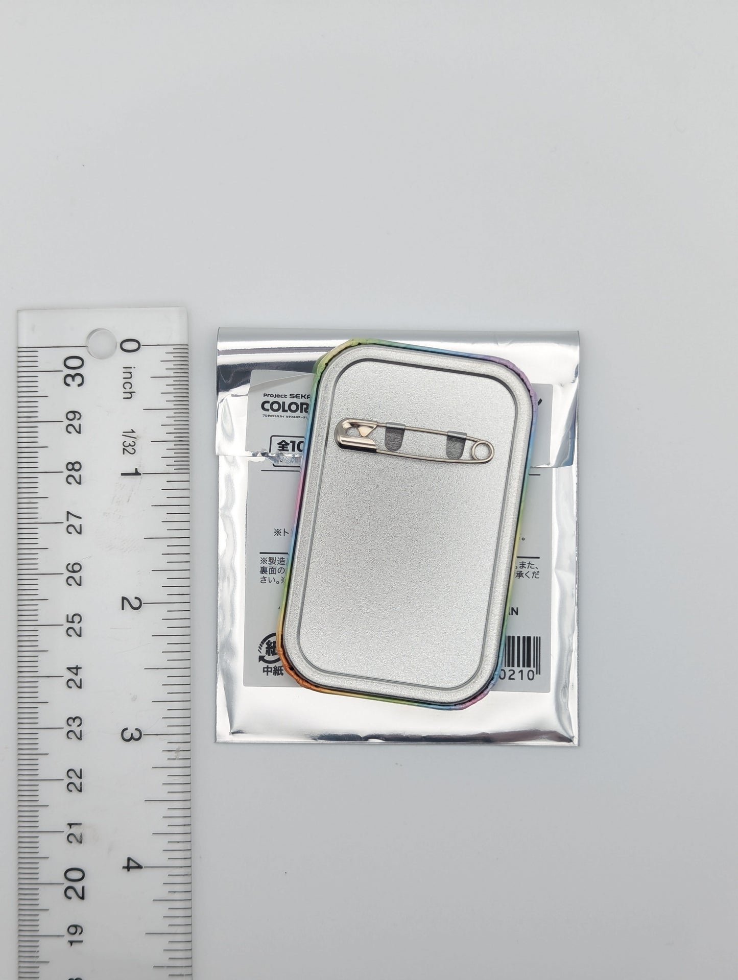 Airi Momoi Project Sekai Square Can Badge